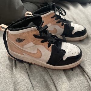 Jordan 1 MID